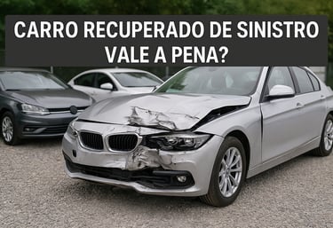 Carro recuperado de sinistro em pátio de usados no Brasil com frente danificada e frase em destaque