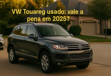 VW Touareg usado cinza escuro estacionado em rua residencial ao entardecer, visto em ângulo 3/4 dian