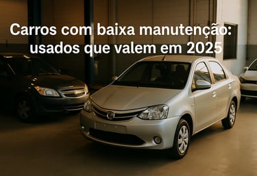 Fiat Palio prata em destaque dentro de oficina, com Chevrolet Celta e VW Gol ao fundo, em ambiente i