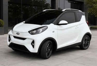 Chery iCar branco estacionado em frente a um showroom moderno urbano