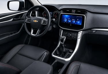 Interior da Chevrolet S10 Max picape chinesa com central multimídia e acabamento simples