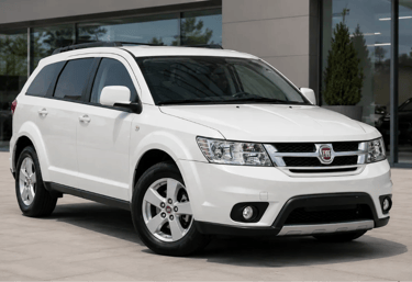 Fiat Freemont 2014 Precision branca vista de frente em showroom externo