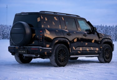 Traseira do SUV híbrido da Geely inspirado no Defender durante testes de inverno na neve