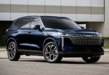 Haval H6 híbrido azul visto de frente e lateral em cenário urbano moderno.