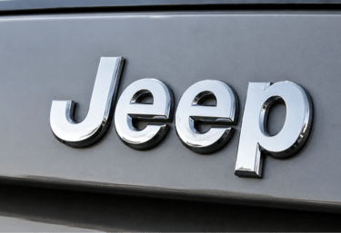 Logo da Jeep em SUV da Stellantis após acordo para produção de veículos na China