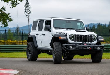 Jeep Wrangler Moab branco exibido após acordo da Stellantis para novos SUVs produzidos na China