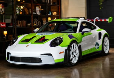 Porsche 911 GT3 RS inspirado em Buzz Lightyear com pintura exclusiva