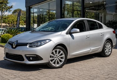 Renault Fluence 2016 visto de frente em ângulo lateral com design elegante e faróis destacados