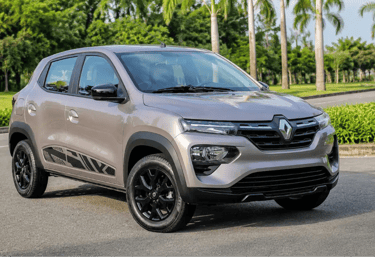 Renault Kwid 2026 estacionado em via arborizada de um parque público