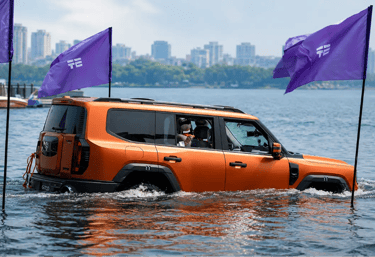 SUV chinês Jetour G700 atravessando enchente com capacidade de flutuar