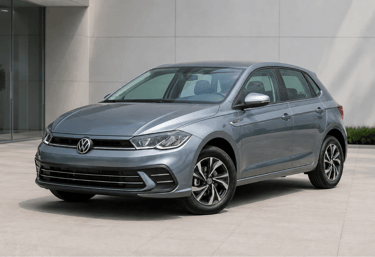 Volkswagen Polo cinza em showroom externo moderno