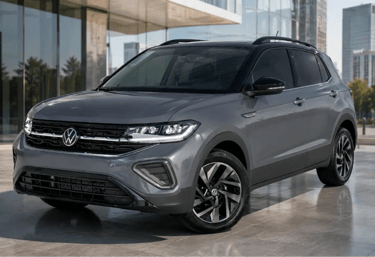 Volkswagen T-Cross cinza em exposição diante de um showroom urbano moderno.