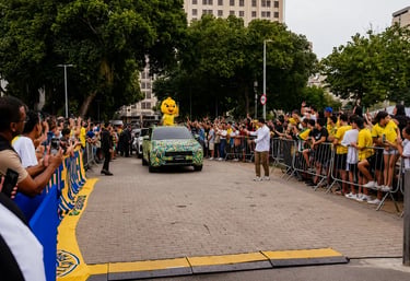 Nova picape VW Tukan aparece em evento da Seleção Brasileira com torcida e mascote Canarinho.