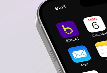 Ícone do app Bite.AI em fundo roxo, com design moderno que destaca a letra "b" estilizada.