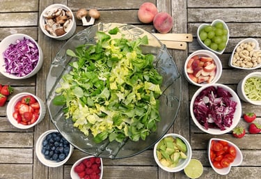 alimentação saudável, salada, frutas e verduras