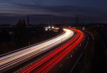 trainée lumineuse sur autoroute
