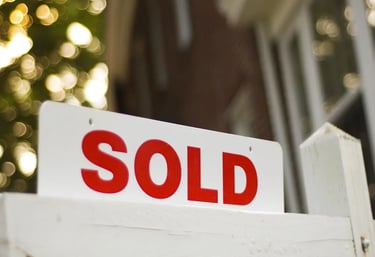 Sold sign in front of a home symbolizing fast real estate closings with DayOne Private Capital