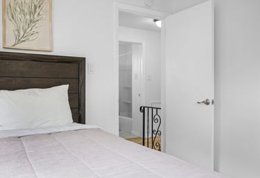 Stay at this luxurious two-story rental in Northside Pittsburgh featuring modern amenities like wash
