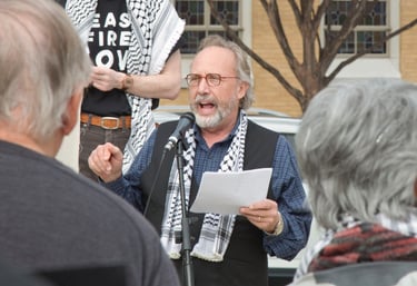 Mark Davidson addresses a crowd at an event for Palestine