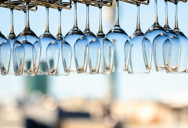 verres de vin tête en bas