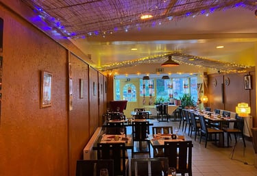 Vue de la salle à manger du FASIKA, restaurant éthiopien à Bruxelles