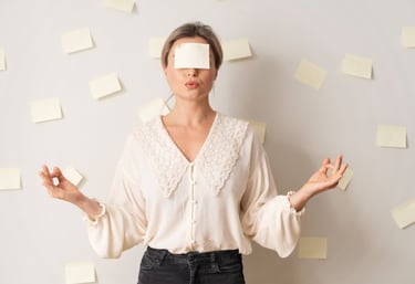 femme active surcharge mentale sophrologie