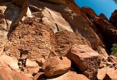 Sedona - A Sinagua cliff dwelling at Palatki Heritage Site 