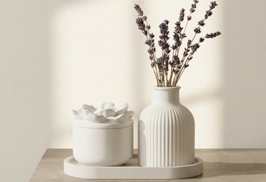 Rankų darbo gipso rinkinys su padėkliuku, kvepiančia kokosų vaško žvake ir vazele