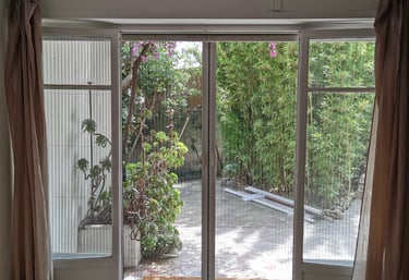 Moustiquaire plissée pour grande baie.