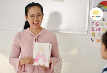 Trẻ chậm nói được cô giáo trị liệu ngôn ngữ 1 kèm 1 tại Trung tâm Hoa Nắng Hải Phòng