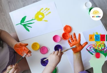 Trẻ tăng động đang tham gia hoạt động trị liệu mỹ thuật tại Hoa Nắng Hải Phòng