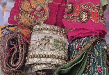 Rouleaux de broderie indienne et Moghol utilisés par JC GAL pour Perles de Soi