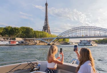 boat cruise in Paris with Eiffel Tower