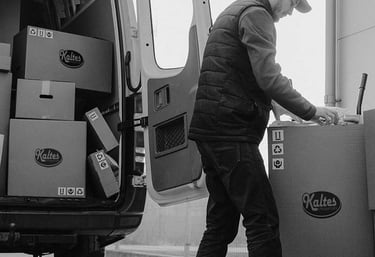 Homem entregando produtos Kaltes chopeiras