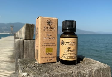 a bottle and a box of laurel bay essential oil