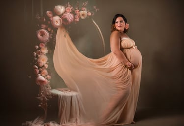 Foto de estudio de mujer embarazada