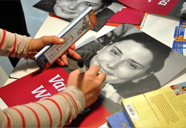 Autogrammstunde Vanessa Walder