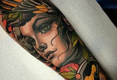 Style tatouage New Traditional portrait femme - tatoueur Genève