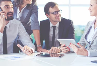 Un grupo de ejecutivos haciendo un plan estratégico