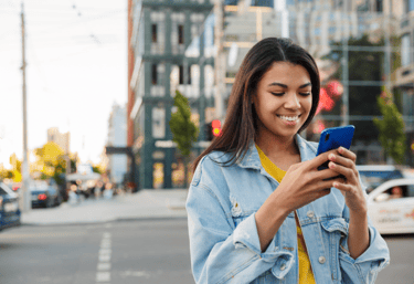 Bankeaz | Young migrant opening a B-Plus account