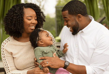 Bankeaz | A migrant family appreciates being insured by Bankeaz