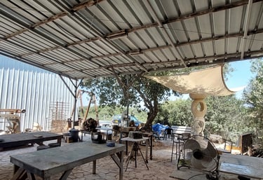 מרחב עבודה פתוח עם נוף עד החרמון
