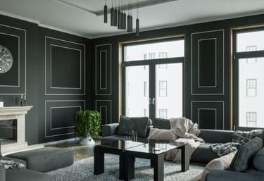 tamsių langų interjeras