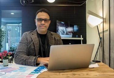 Shaheen Zamani in a virtual web design office.