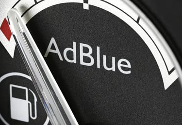 Galleggiante adblue su un'auto nell'officina Spione