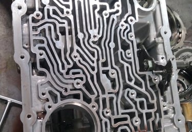 cambio automatico smontato nell'officina Spione