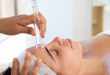 Tratamiento de drenaje linfático facial en la Clínica de Medicina Estética Dra. Beatriz Orta en Vito