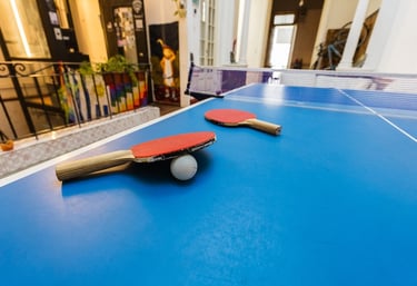Hostel con actividades, ping pong, pool, playroom.