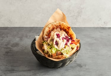 Saftig pita kebab med kylling og grøntsager
