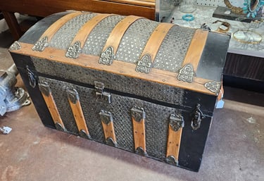 keeto's antiques store collectibles, retro rustic